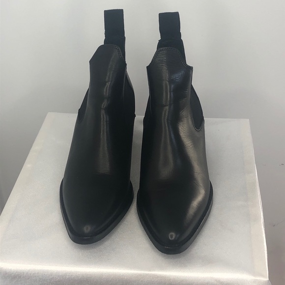 TOPSHOP Margot Ankle Bootie - Picture 2 of 5